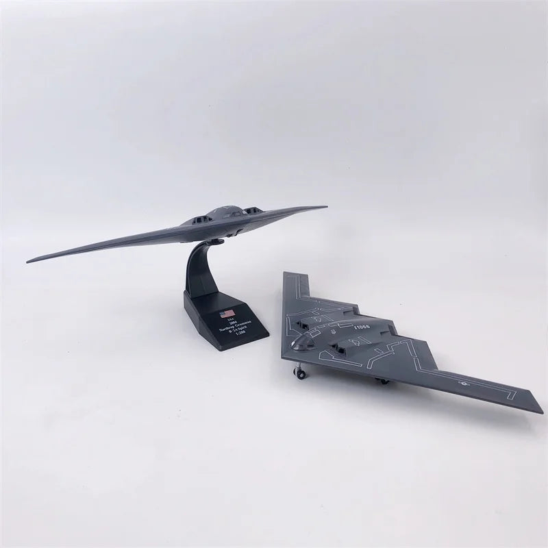 B-2A Spirit Stealth Bomber USAF 1:200 Diecast Model